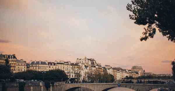 摄影师活动照片怎么修